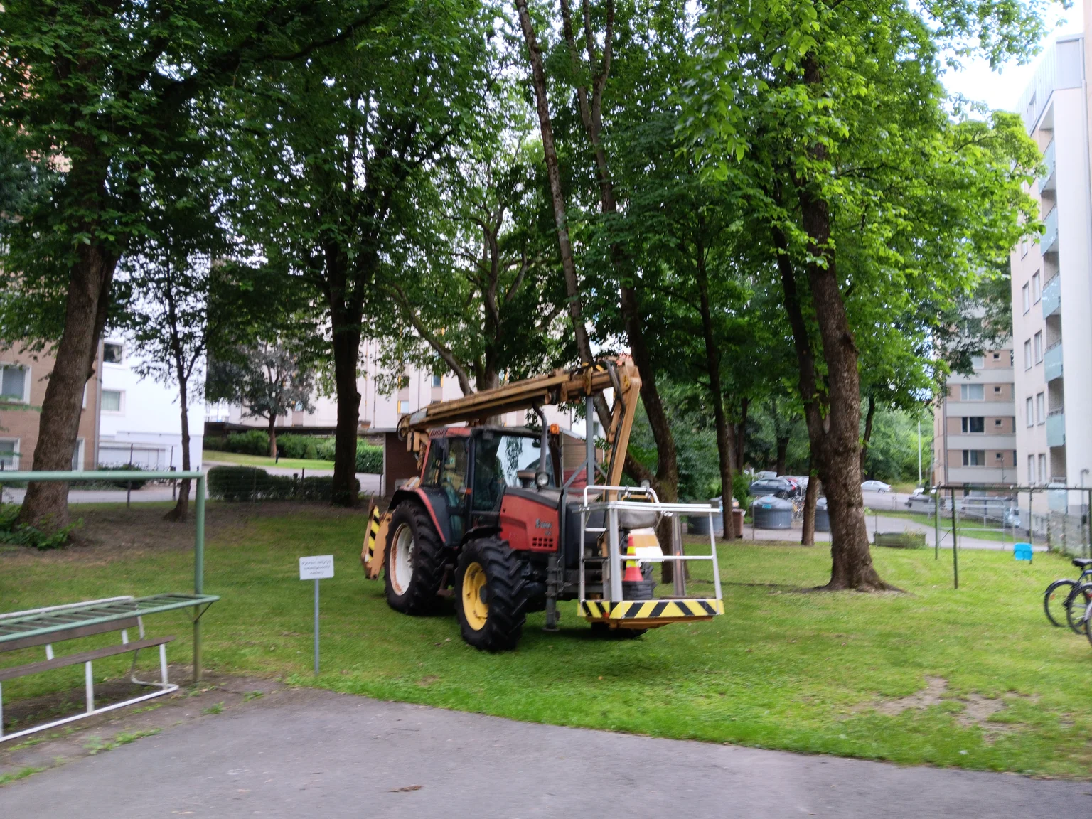 nosturiauto puunkaatotyössä