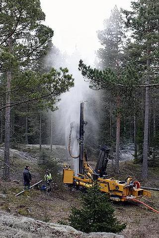 Kaivon poraus Gemrokilla