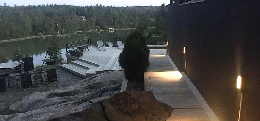 Terassi kallioiseen ympäristöön