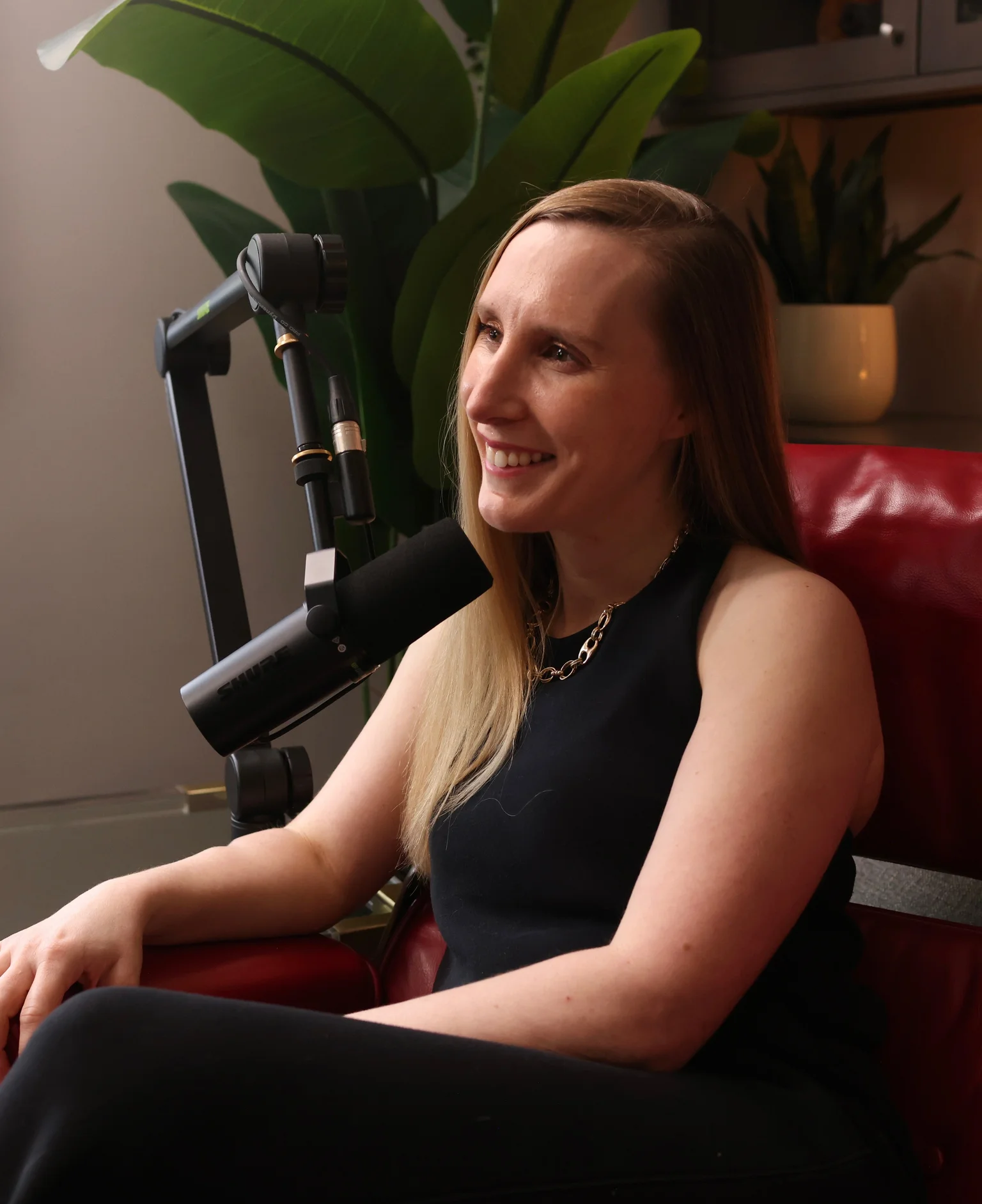Dr. Laura Sidari
